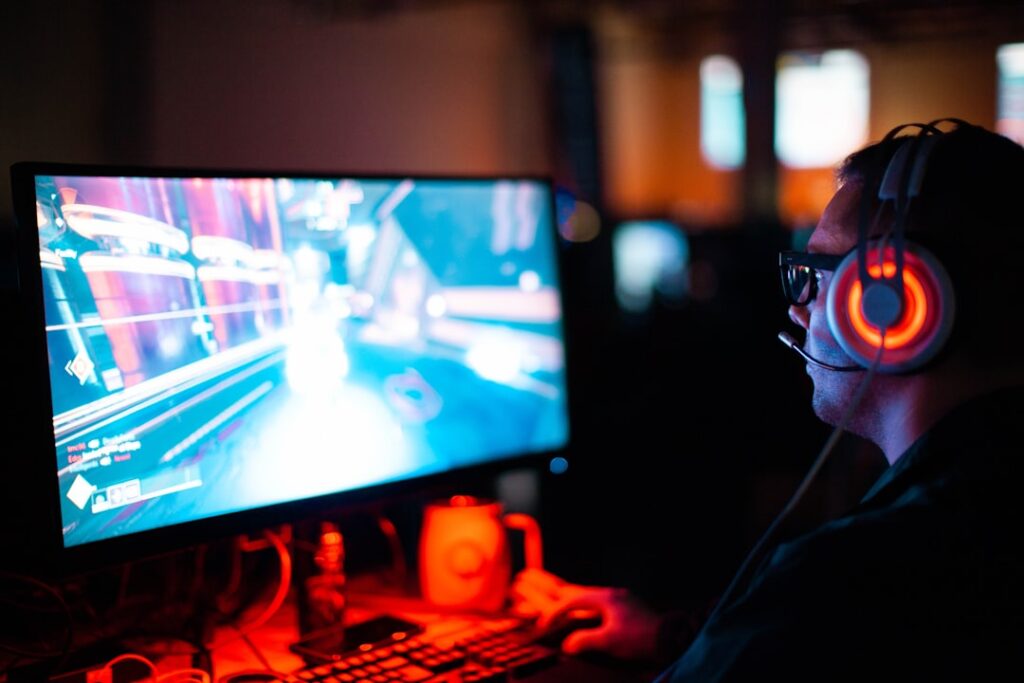 person-using-computer-playing-fps-game-ehld2utef68